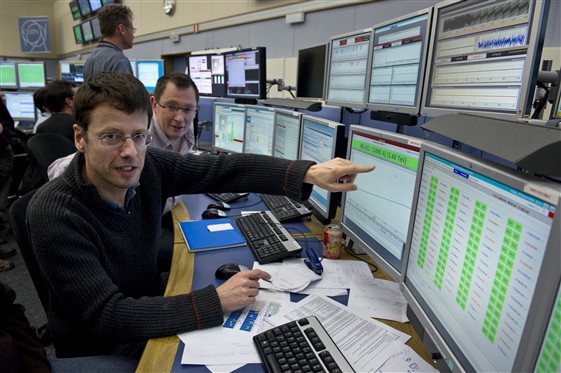 CERN Operations Group leader Mike Lamont (foreground) and LHC engineer in charge Alick Macpherson in the CERN Control Centre this morning. Photo: M. Brice / CERN.