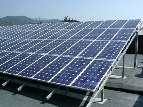Panneaux solaires sur le toit du dépôt ATM © ATM