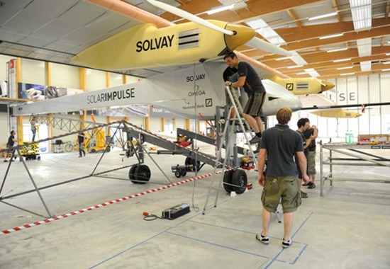  Ingénieurs travaillant sur le Solar Impulse - Credit: Solar Impulse