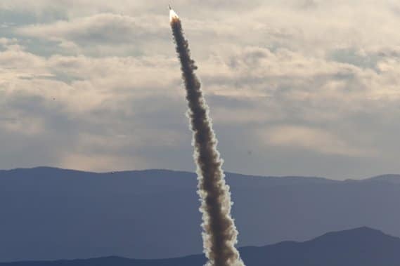 Le système d'éjection d'urgence permet de projeter la capsule dans laquelle se trouveront des astronautes. Photo: AP