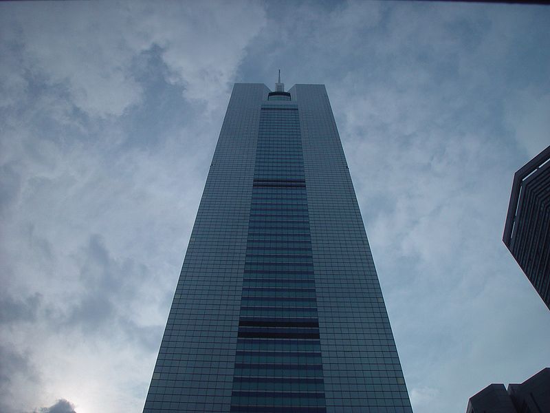 Le Citic Plaza culmine à 321.9 m et 391.1 m grâce à son antenne se situant à Guangzhou (Canton), en Chine.