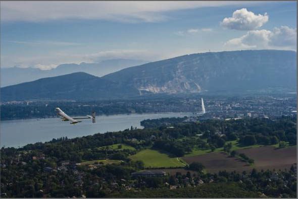 Avion solaire Solar Impulse au dessus de Genève