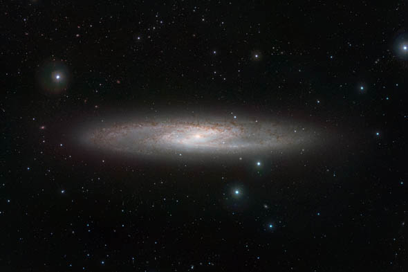 La galaxie du sculpteur (NGC 253) photographiée dans l’infrarouge par VISTA - ESO PR Photo eso1025a - credit: ESO