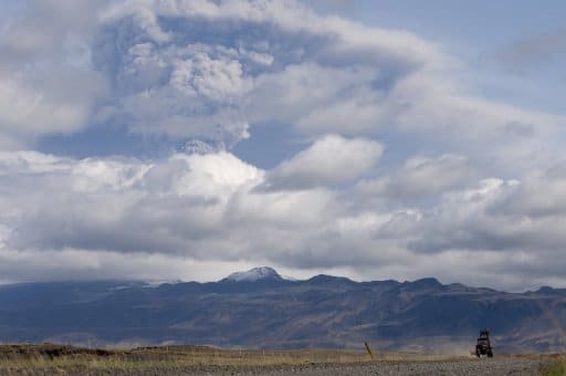 Un nuage de cendres s’échappent du volcan islandais Eyjafjoell, le 17 mai 2010 en Islande Le volcan islandais Eyjafjoell, qui a perturbé les transports aériens pendant plus d’un mois, n’est plus en éruption, a annoncé dimanche le géophysicien Magnus @AFP
