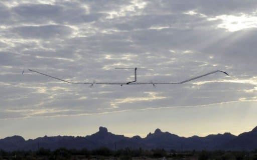 Un drone ultra-léger et propulsé par énergie solaire décolle en Arizona, le 9 juillet 2010. @AFP