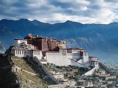 Le Potala, palais emblématique de Lhassa au Tibet. Anciennement la demeure du Dalaï lama