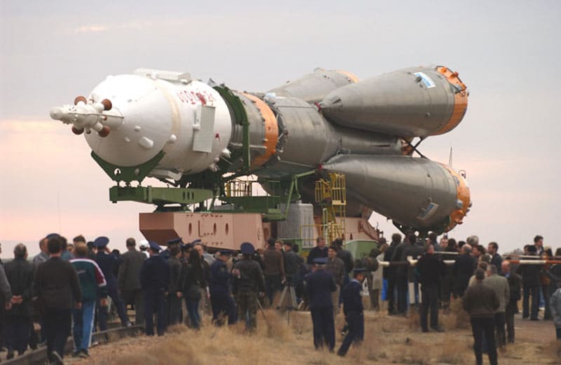 Acheminement de la fusée Soyouz sur son pas de tir - Agence spatiale fédérale russe (??????????? ??????????? ????????? ??????)